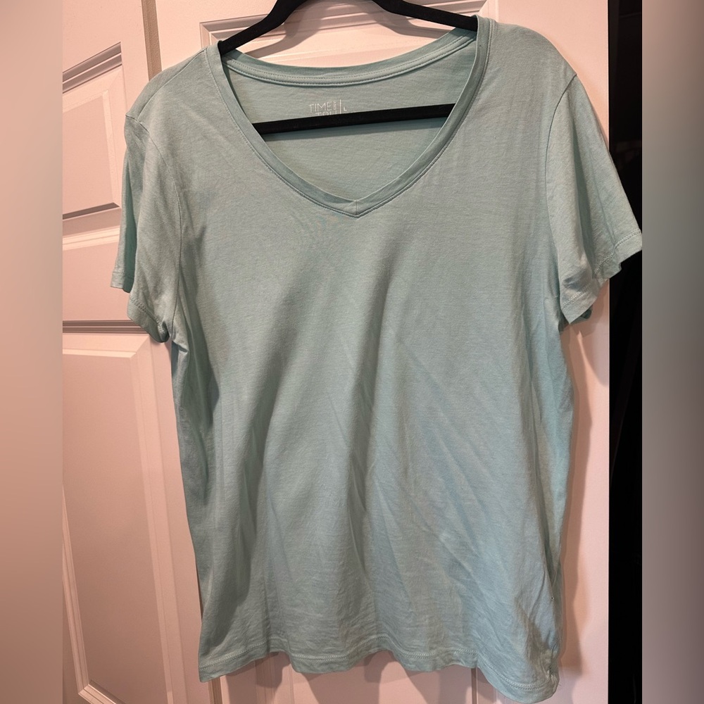 Time and Tru Light Aqua V-Neck Short Sleeve Tee